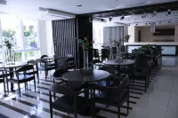 NEW Furnitures and NEAR BEACH Condo