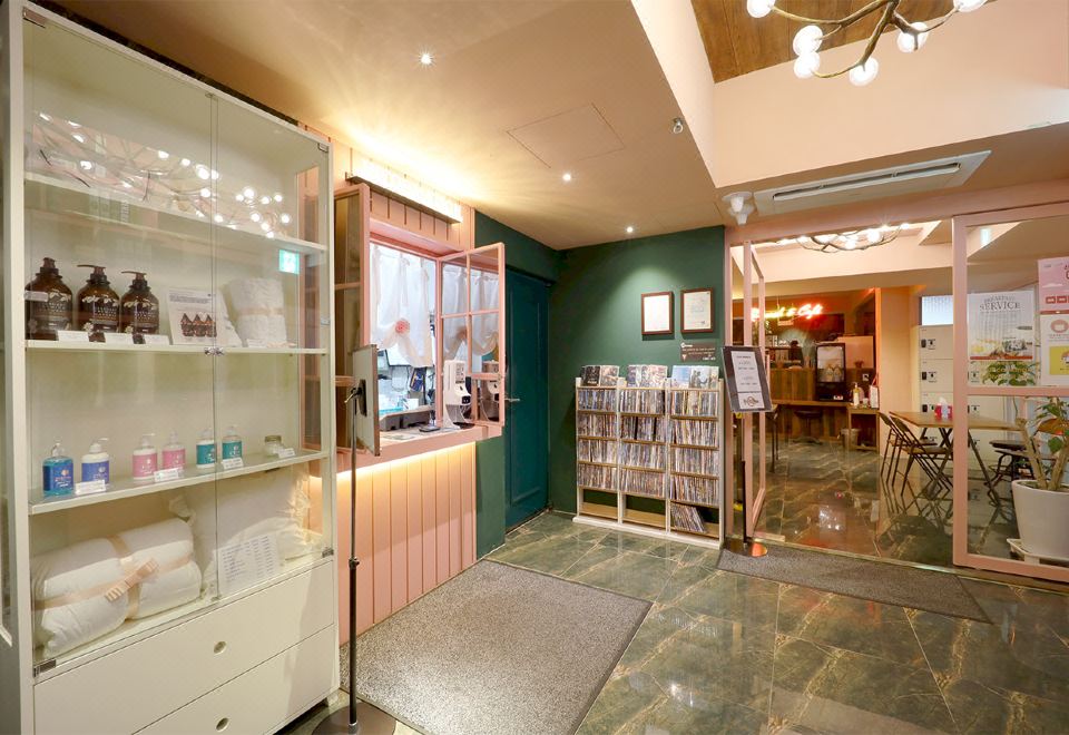 3. 부산 2월호텔 ..