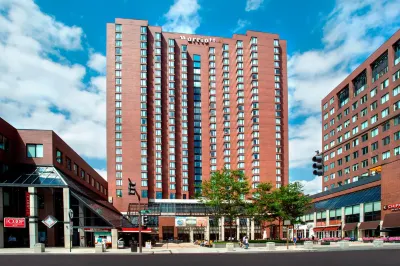 Boston Marriott Cambridge Hotels near Blackstone Square