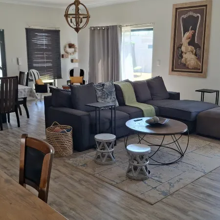 Nikita's Holiday Home - Walvis Bay Отели в г. Уолфиш-Бей