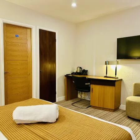 OYO New Charles Dickens Hotel