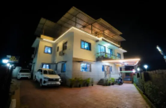 Sai Hill’s Holiday’s Hotel a 