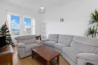Leith Walk 2BR Apartment | Pool Table | City Tram - Condos