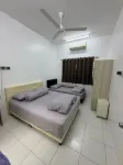 Small yard homestay Sungai Siput cozy 3BR 6-8 Person