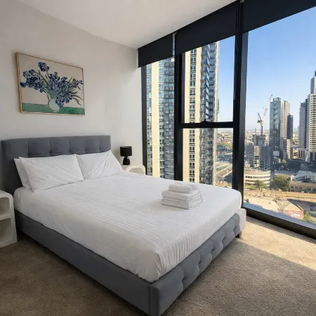 Skyline Stays | Luxury 2B2B High-Rise Suite