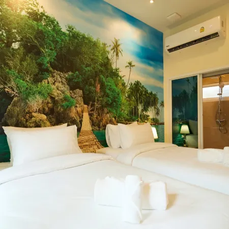 Rocco Hotel Bangsaen Отели рядом с достопримечательностью «Мыс Тан»