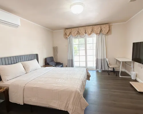 Master room w/ Pool big yard one parking Hotels in Arcadia