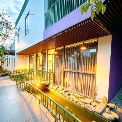 Blue Sea Homestay & Apartment Отели рядом с достопримечательностью «Marble Moutain»