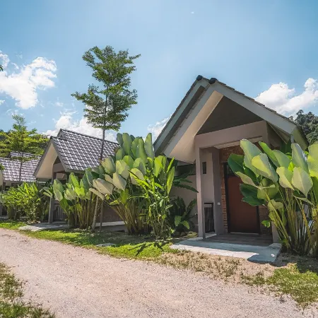 Sementra Hot Spring Nature Resort Отели в г. Кампар