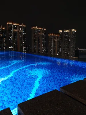 Pavillion Bukit Jalil 【Walk 2 mins】Stylish Lily Studio 2-4 Pax Hotels in Bukit Jalil