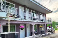 Athabasca Hillside Motel