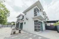 Desaru Uniq Villa 4BR Mahjong/BBQ/Netflix/KTV Hotel di Bandar Penawar