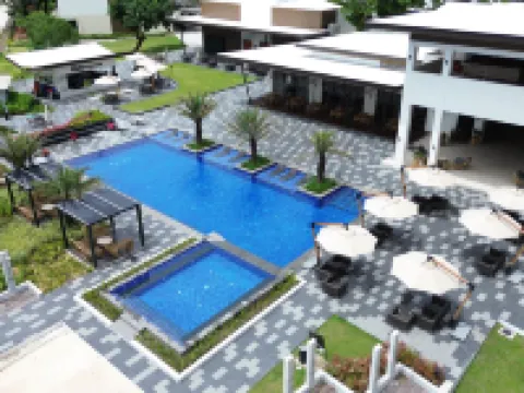 The Tropics at MacArthur Park Hotels in Palo