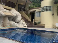 小山 哈林海灘附近的飯店
