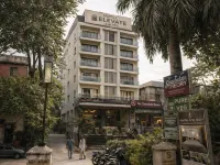 Elevate Suites Hotels near Sitabuldi Fort