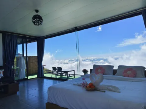 Charge bat Phuthapboek Hotels near Phu Tab Berk