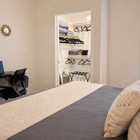 Artistic Getaway 10 Min to Disneyland w/Pool&GYM