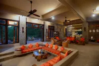 Kanha Earth Lodge - Homestays