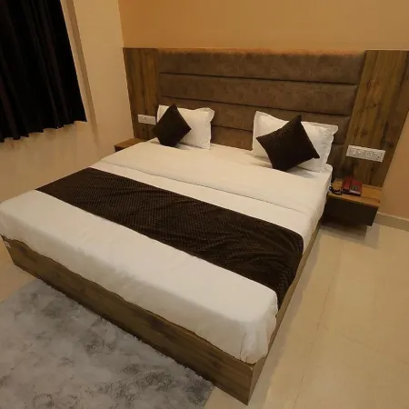 Hotel Radhavan