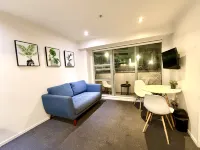 Auckland Queen Street CBD · Family 2-Bedroom Apartment - parking