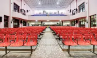 Hotel Rvees Regency - parcheggio