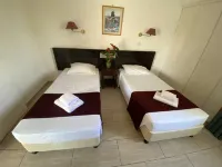 Boronia Hotel Apartments فنادق في پاپلا