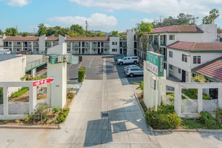 Omeo Suites Отели рядом с достопримечательностью «USC Stevens Neuroimaging and Informatics Institute»