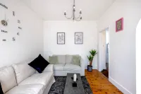 Greener Stays - A Beautiful 3-double bedroom House