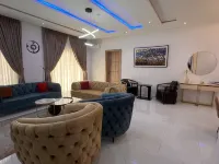 Mauxworth Homes and Apartments โรงแรมในอิเคจา