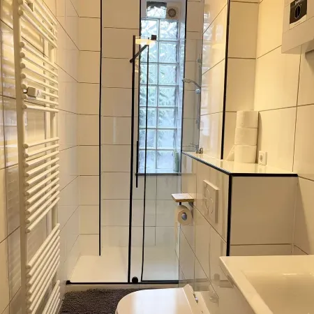 Düsseldorf City Center 2-Bedroom Apartment with Kitchen