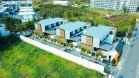 H8 Pattaya Neighborhood Villa for the Whole Family. Luxury 5-Bedroom Private Villa - Infinity Pools