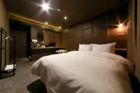 hotel moon - 停車場