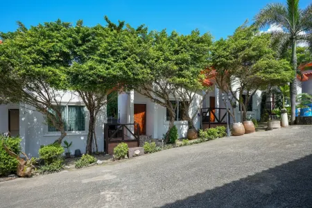 BAAN AUCKANEE Отели рядом с достопримечательностью «Hin Kong Temple»