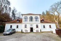 Penzion Zamecka Zahrada Hotel a 
