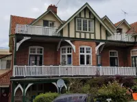 Stafford Gables Hostel Hotel a 
