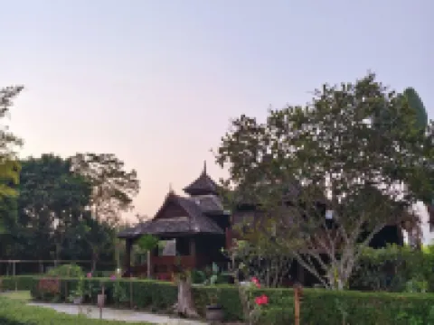 เฮือนทิพย์วิมาน โรงแรมในอำเภอ ดอยหล่อ