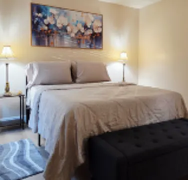 Toria Suites Condo 924