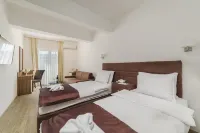 Hotel 219 Budva - Parvekkeita