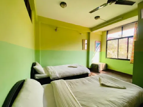 Three Peaks Inn Hotel di 