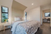 Misty Meadows Manor - Your Urban Oasis