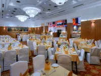 Hotel Clarks Varanasi Ltd マルビヤブリッジ周辺のホテル