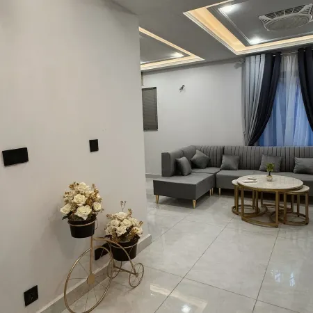 1BR Apartment in Lahore Bahria Town (Free Parking)