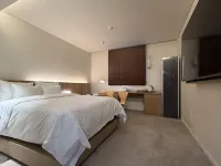SODO HOTEL & COMMONS Отели рядом с достопримечательностью «Библиотека «Карам»»