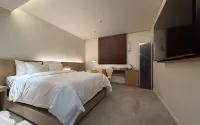 SODO HOTEL & COMMONS - 2-Star