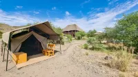 Africa Safari Lake Natron Camping - parking