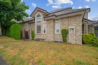 Serene 4‑Bed Family‑Centred House | Free Parking - parcheggio