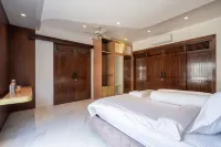 ROYAL URBAN RESORT - 停車場