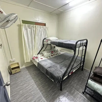 Homestay Moonlit Garden 2 鄰近雪邦黄金海岸的酒店