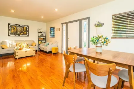 Elegant Comfort on Historic Route 66 Attractions Отели в г. Глендора