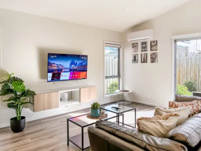 Stylish Berwick Home with WiFi, Smart TV, Garage Hotels in 